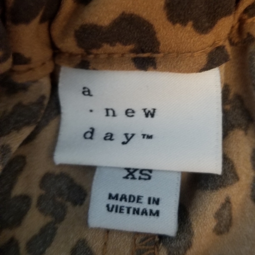 NWT XS Leopard Shorts - Picture 3 of 4